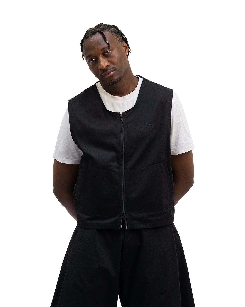 diamond-neck pleats