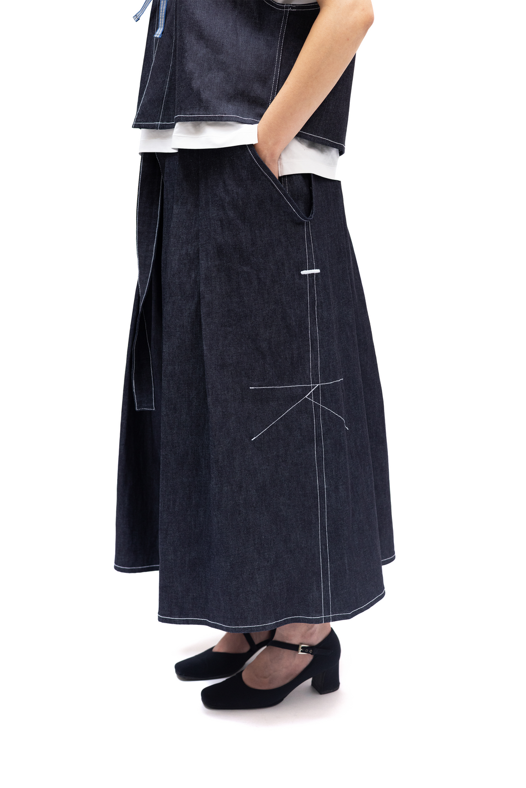Hakama jupe en denim brut japonais venant de Kojima, design de Kurashiki et fait en France, Made in France – Kumo.studio