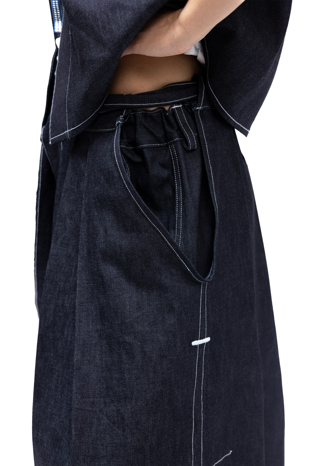 Hakama jupe en denim brut japonais venant de Kojima, design de Kurashiki et fait en France, Made in France – Kumo.studio