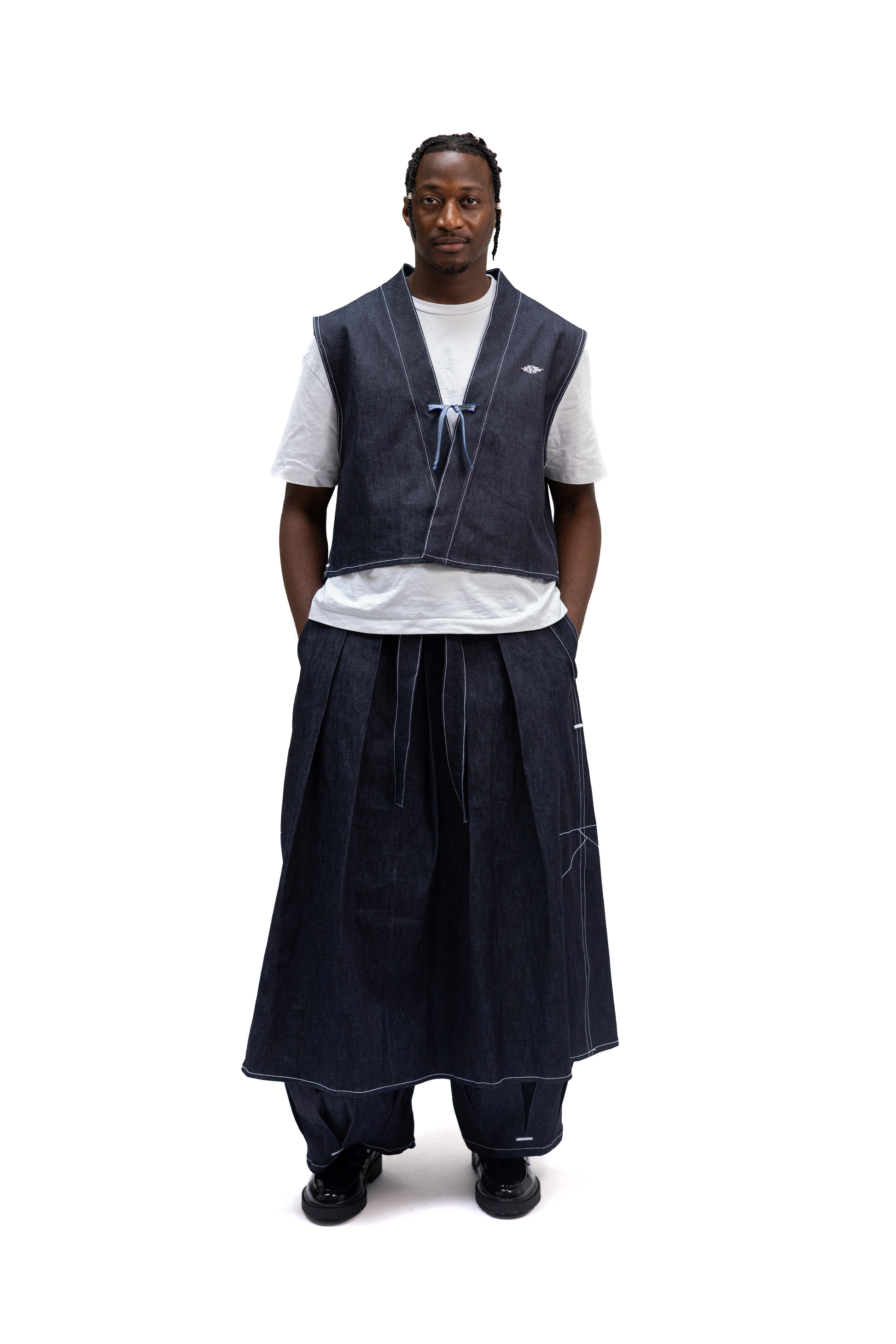 Hakama jupe en denim brut japonais venant de Kojima, design de Kurashiki et fait en France, Made in France – Kumo.studio