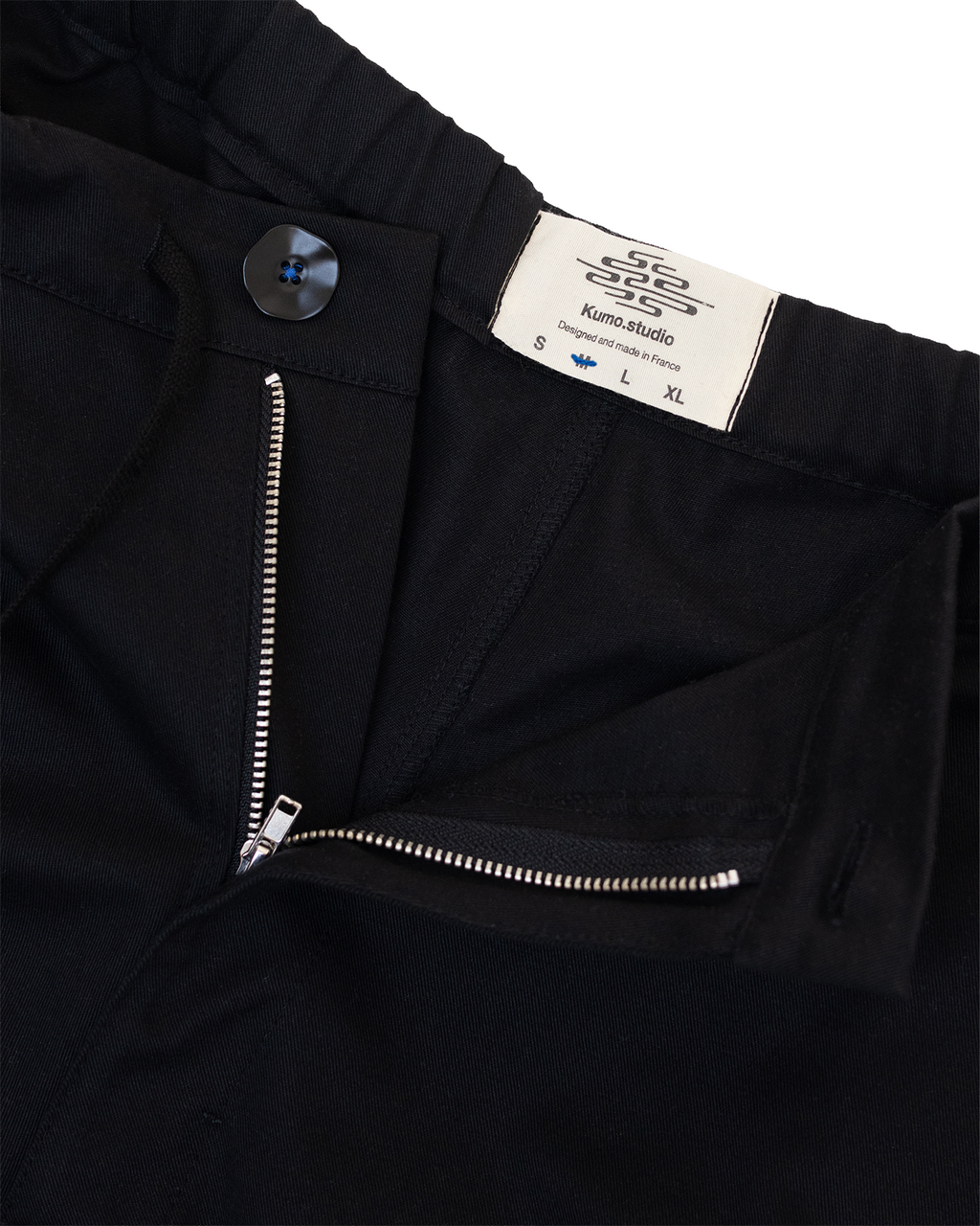 Short ample 100% coton conçu et confectionné à la main en France dans notre atelier - Kumo.studio
Tissu sourcé au Japon.