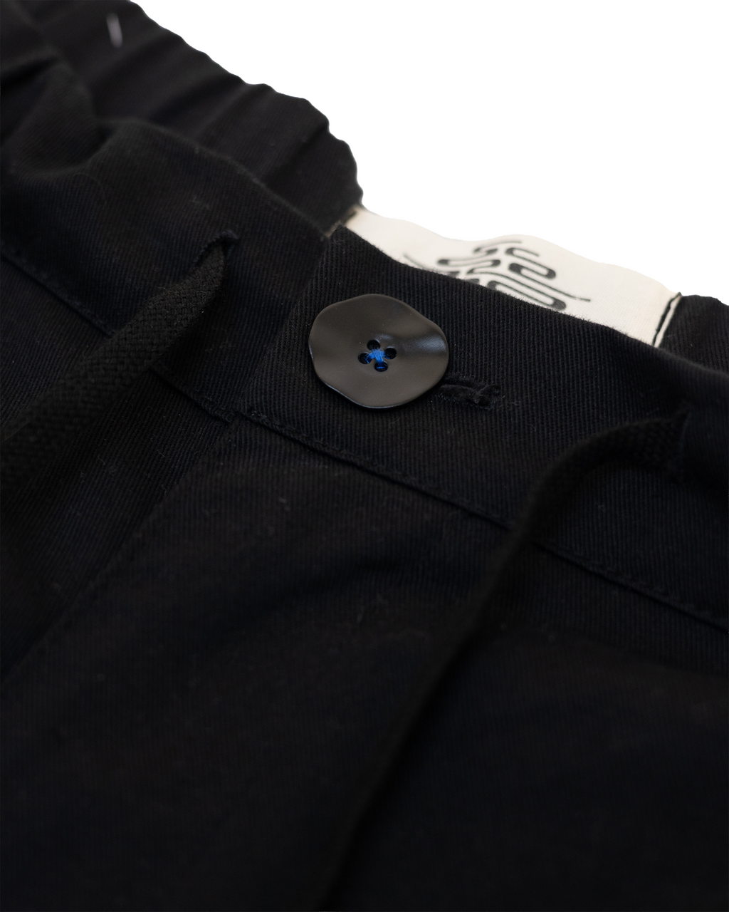 Short ample 100% coton conçu et confectionné à la main en France dans notre atelier - Kumo.studio
Tissu sourcé au Japon.