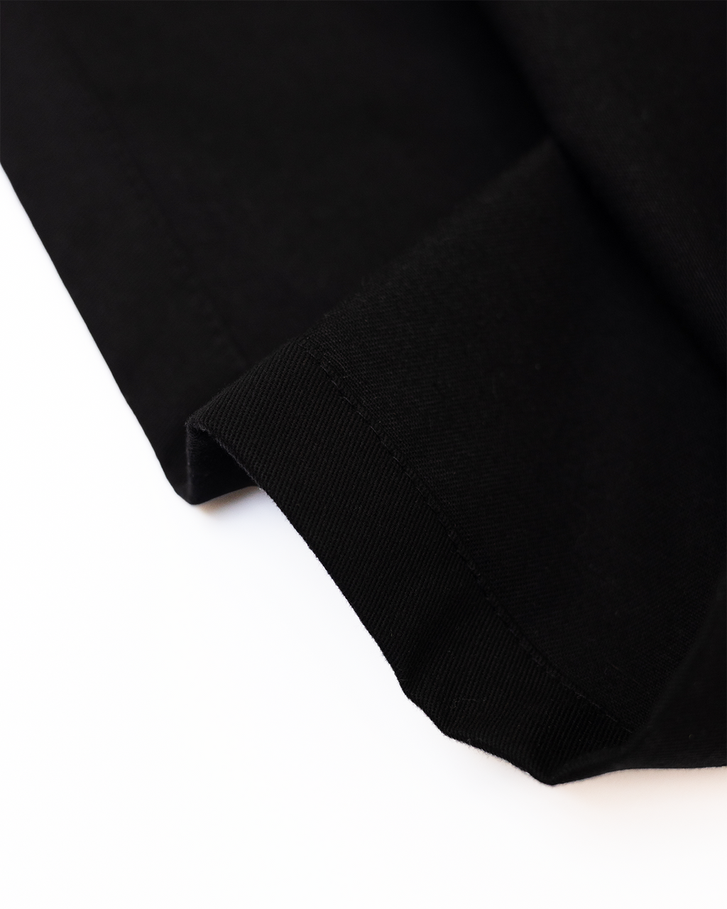 Short ample 100% coton conçu et confectionné à la main en France dans notre atelier - Kumo.studio
Tissu sourcé au Japon.