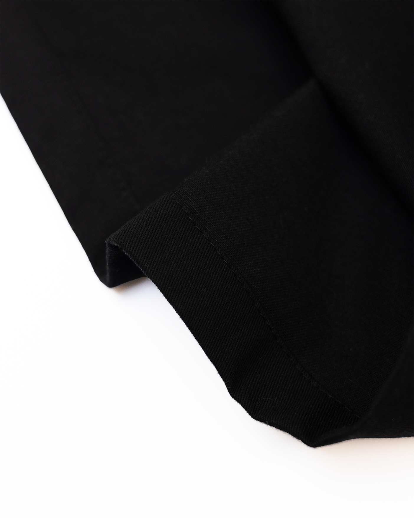 Short ample 100% coton conçu et confectionné à la main en France dans notre atelier - Kumo.studio
Tissu sourcé au Japon.