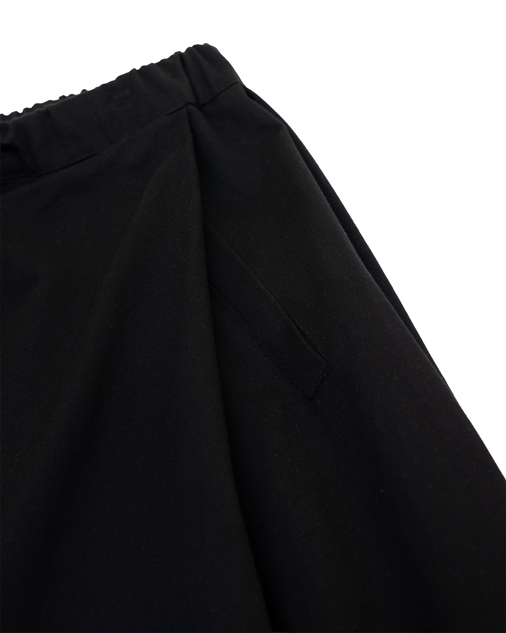 Short ample 100% coton conçu et confectionné à la main en France dans notre atelier - Kumo.studio
Tissu sourcé au Japon.