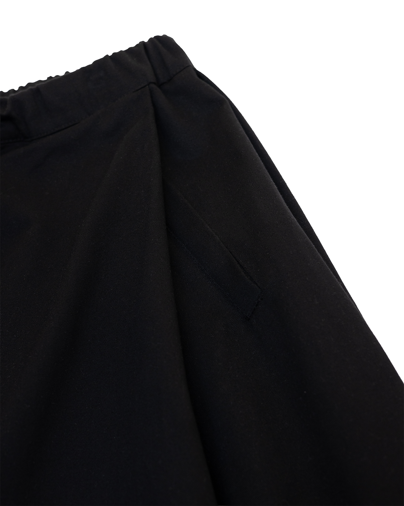 Short ample 100% coton conçu et confectionné à la main en France dans notre atelier - Kumo.studio
Tissu sourcé au Japon.