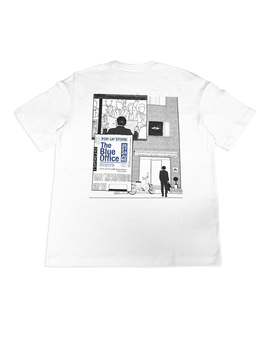 T-shirt en coton, il présente une illustration originale pensée comme une planche de manga, imprimée en DTF, racontant le parcours d'un salaryman qui découvre, dans le métro tokyoïte, une mystérieuse annonce de recrutement. Cette dernière le conduit jusqu'au siège de la Kumo.Company. En réalité l'annonce est celle du pop-up de présentation de la collection Spring / Summer 2026.
