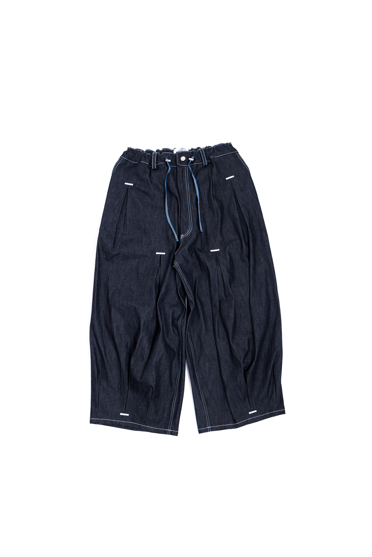 Jean ample en denim brut japonais venant de Kojima, design de Kurashiki et Ffait en France, Made in France – Kumo.studio