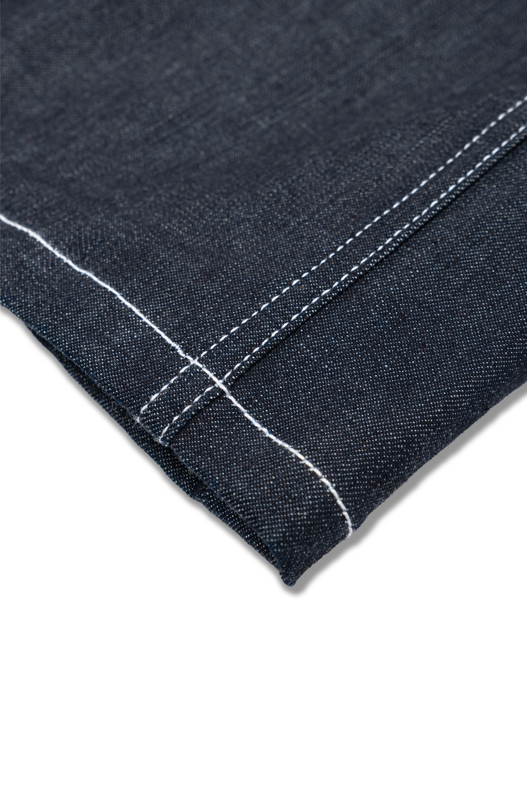 Jean ample en denim brut japonais venant de Kojima, design de Kurashiki et Ffait en France, Made in France – Kumo.studio