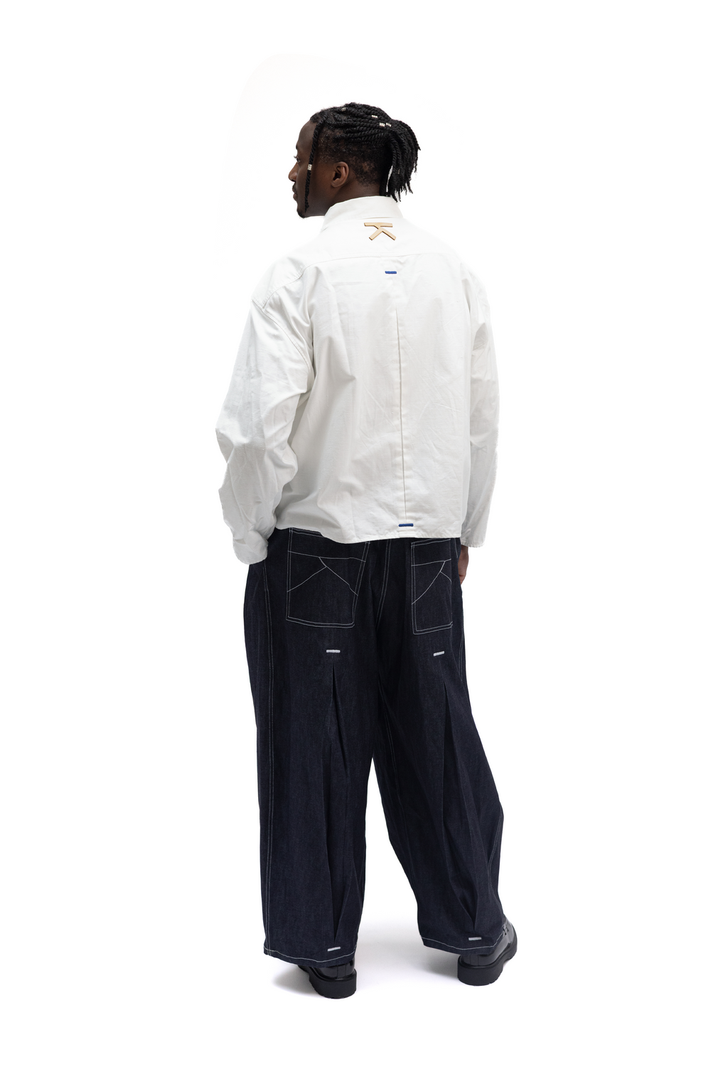 Jean ample en denim brut japonais venant de Kojima, design de Kurashiki et Ffait en France, Made in France – Kumo.studio