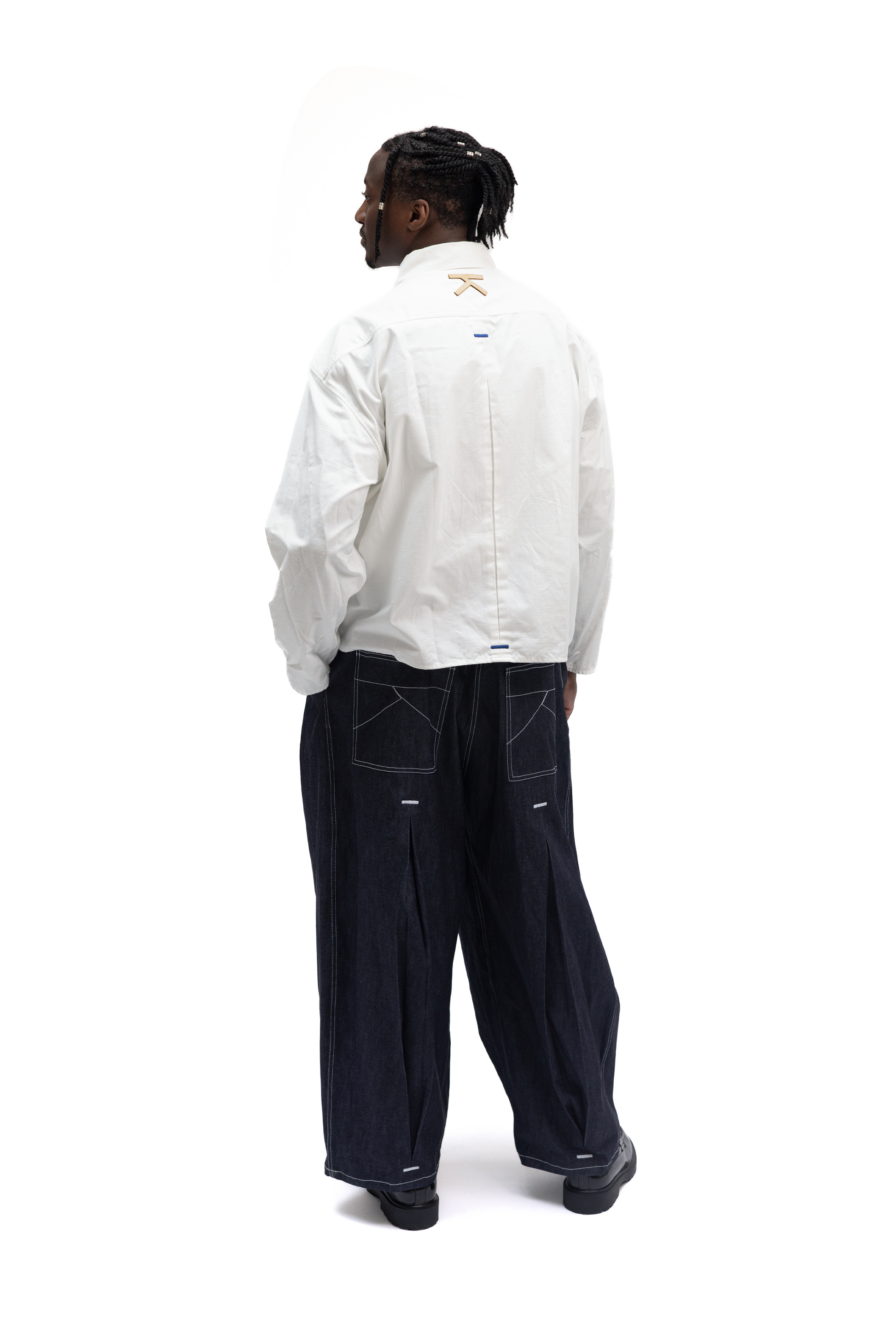 Jean ample en denim brut japonais venant de Kojima, design de Kurashiki et Ffait en France, Made in France – Kumo.studio